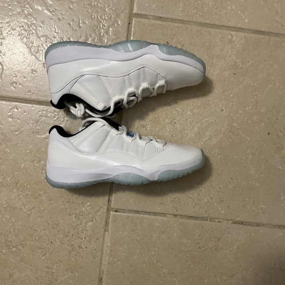 Jordan 11 Legend blue lows
